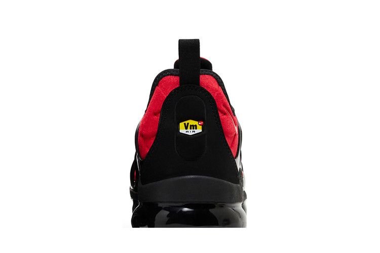 Кроссовки Nike Air VaporMax Plus 'University Red' 2024