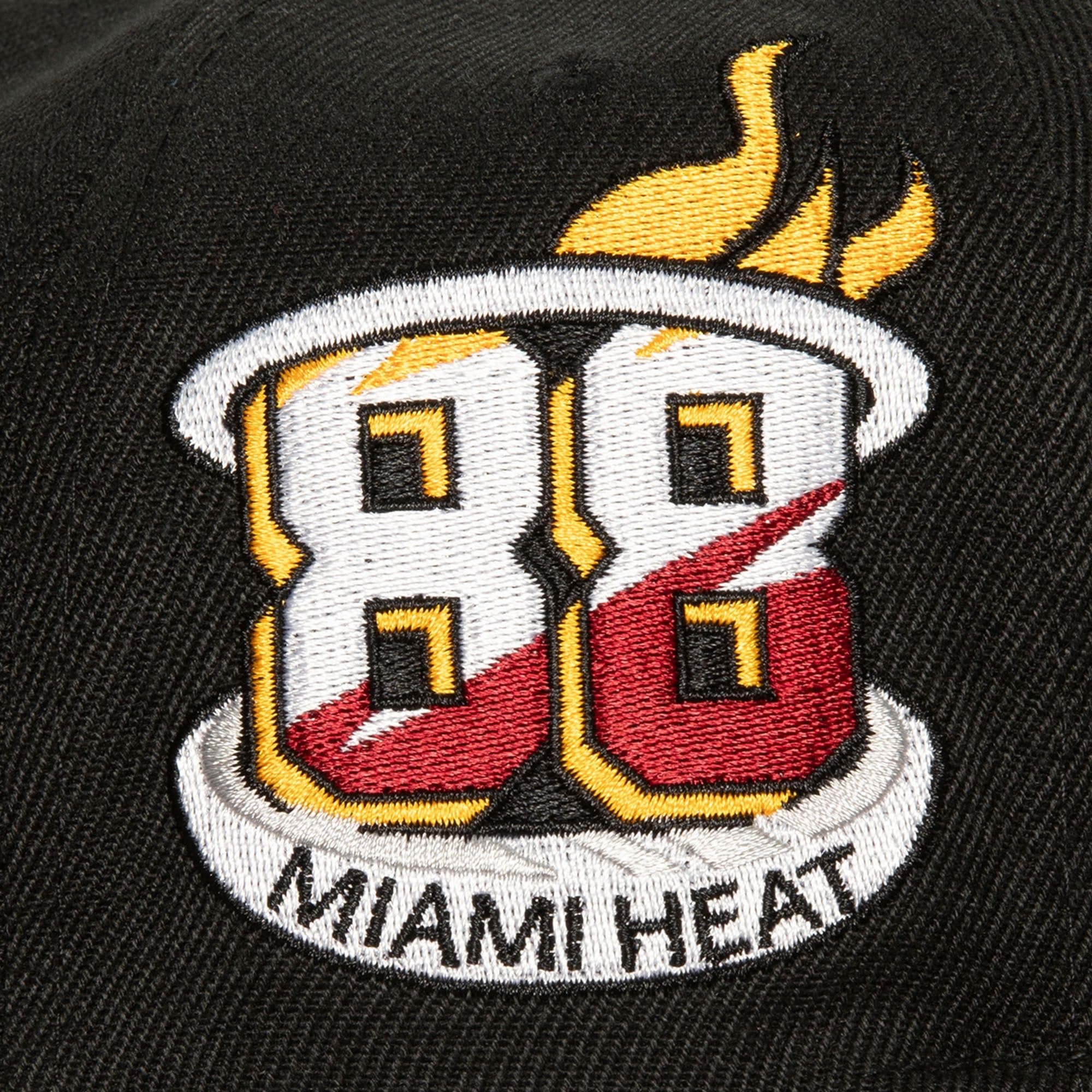 Mitchell-Ness-Side-Jam-Snapback-HWC-Miami-Heat-Hat-2