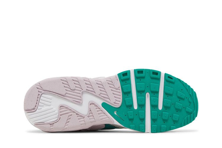 wmns-air-max-excee-pure-platinum-doll-dx3315-043_03
