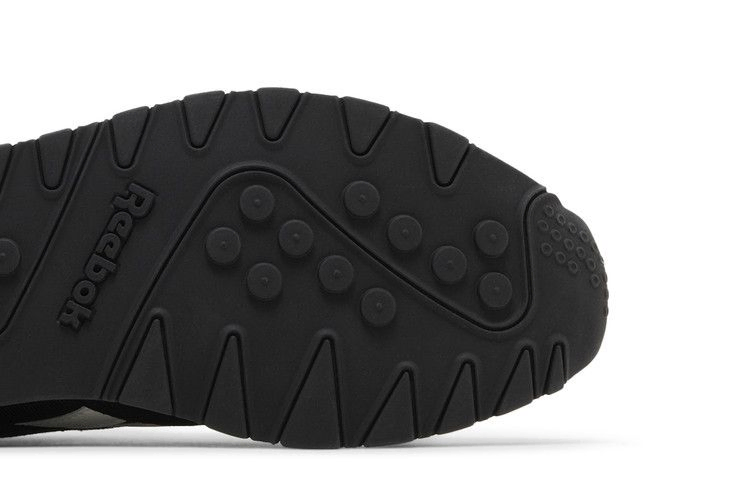 Кроссовки Reebok VeeFriends x Classic Nylon 'Accountable Ant Pack - Black'