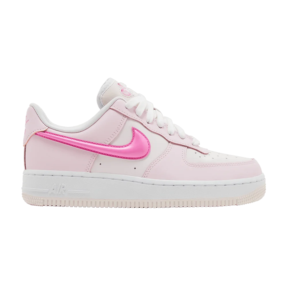 Krossovki-Nike-Wmns-Air-Force-1-07-LX-Paw-Print