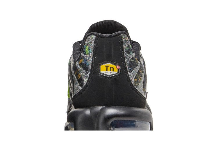 Кроссовки Nike Air Max Plus 'Sustainable - Black Volt'