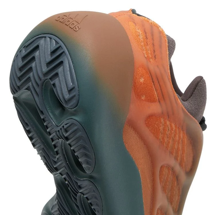 Krossovki-adidas-Yeezy-700-V3-Copper-Fade-9