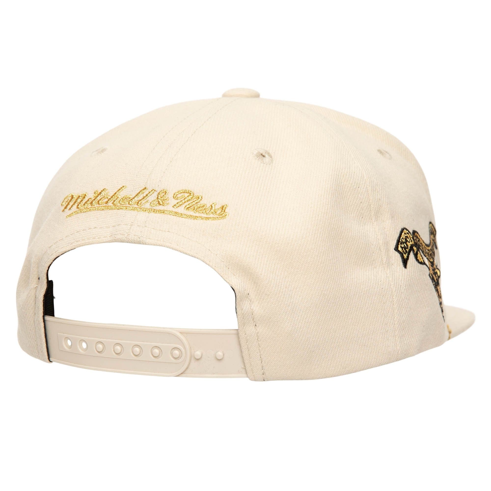 Бейсболка Mitchell & Ness Golden Ivory Snapback Chicago Bulls Hat