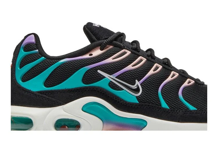 Krossovki-Air-Max-Plus-GS-Have-A-Nike-Day-1