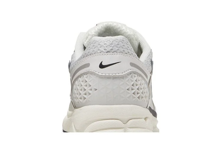 Кроссовки Nike Wmns Air Zoom Vomero 5 'Photon Dust Metallic Silver'