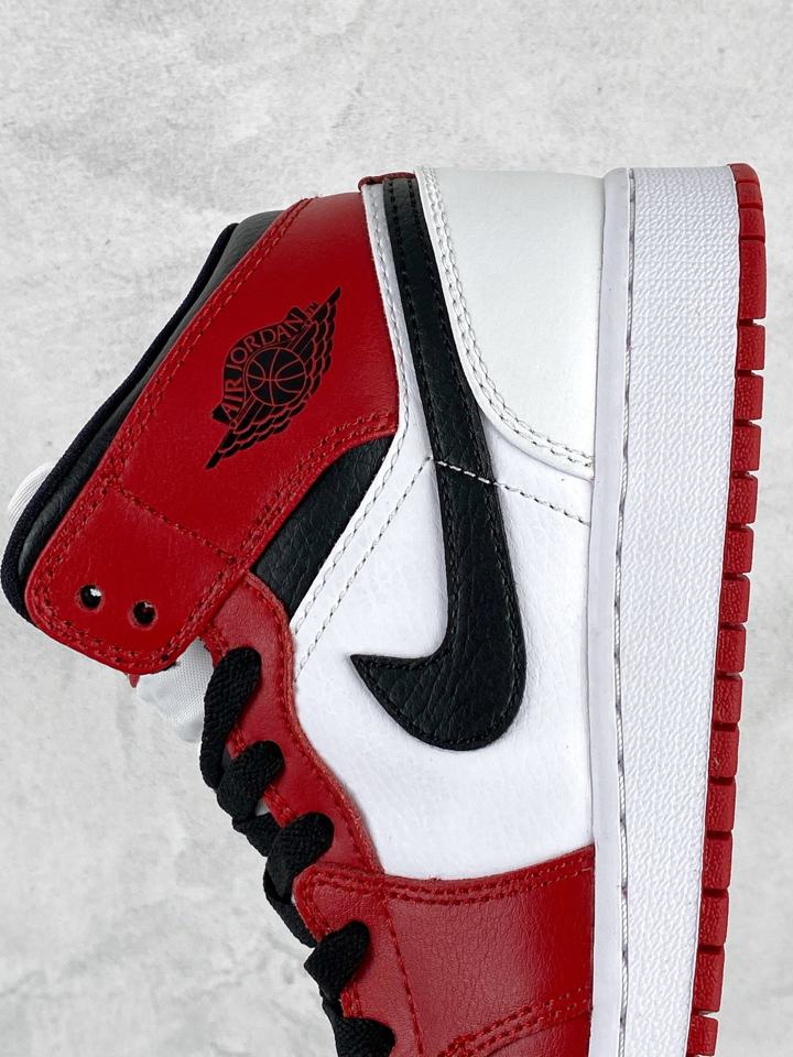 Air-Jordan-1-Mid-GS-Chicago-2020-14