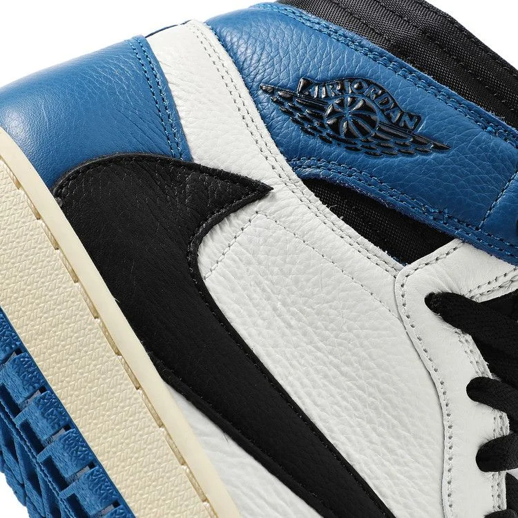 Krossovki-Fragment-Design-x-Travis-Scott-x-Air-Jordan-1-Retro-High-8