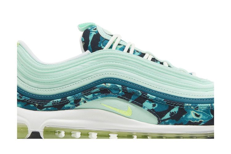 wmns-air-max-97-moth-camo-dx3366-300_01