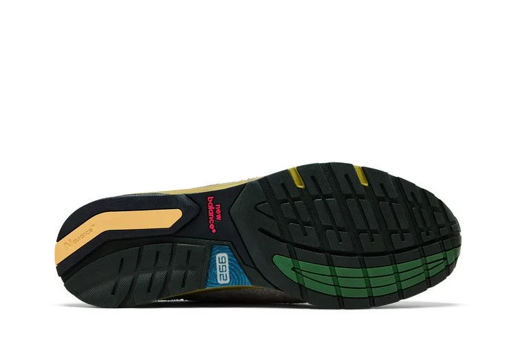 Krossovki-Salehe-Bembury-x-New-Balance-992-Made-in-USA-Calm-Be-The-Crater-3