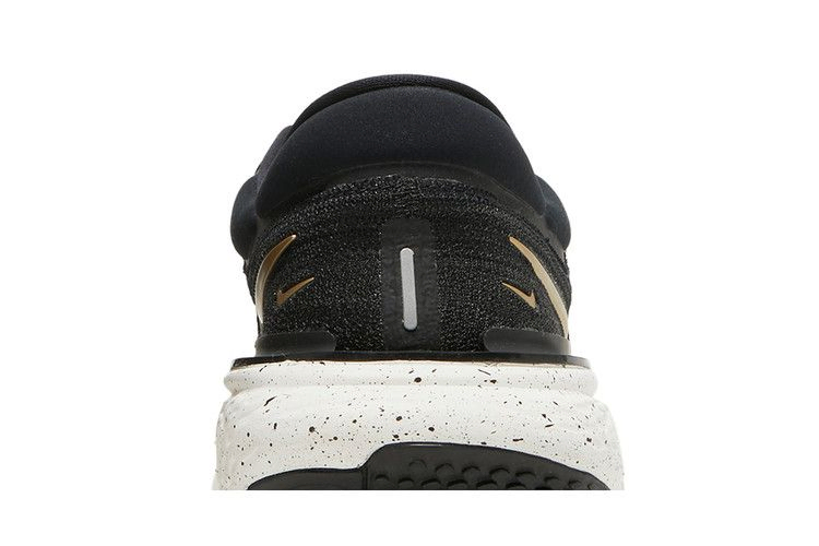 Кроссовки Nike Wmns ZoomX Invincible Run Flyknit 'Black Metallic Gold'
