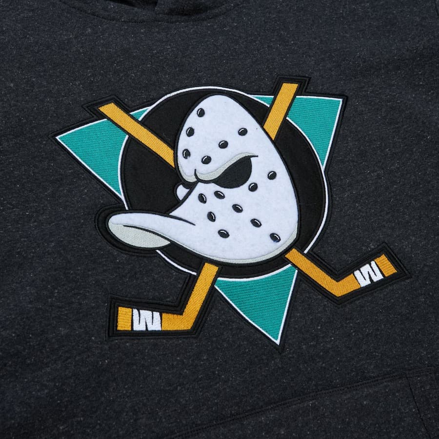 Худи Mitchell & Ness Black Anaheim Ducks Snow Washed Fleece Pullover Hoodie