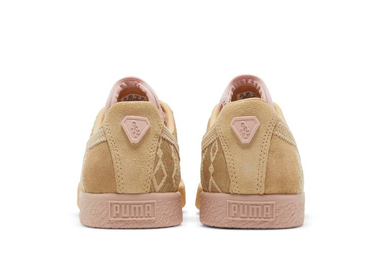 dapper-dan-x-wmns-clyde-vintage-pre-game-runway-croissant-392083-01_05