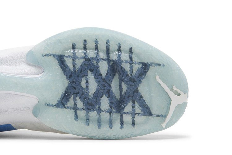 air-jordan-xxx-811006-107_04