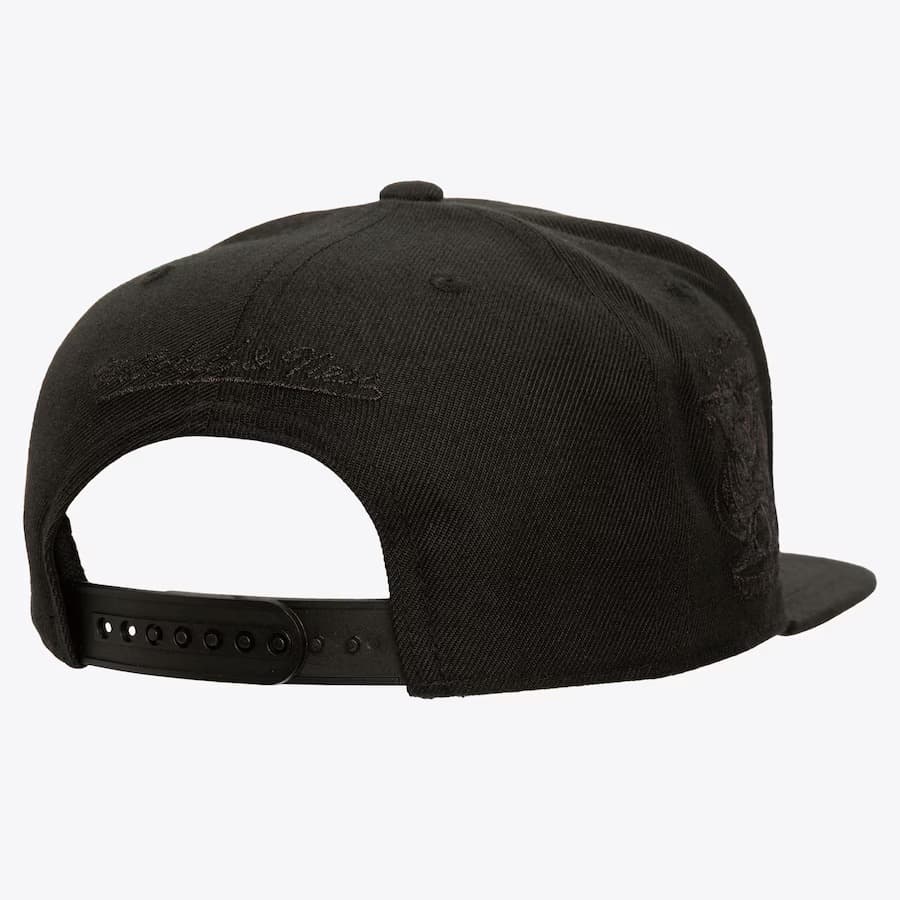 Mitchell-Ness-Black-Colorado-Avalanche-Pearl-Snapback-Hat-1