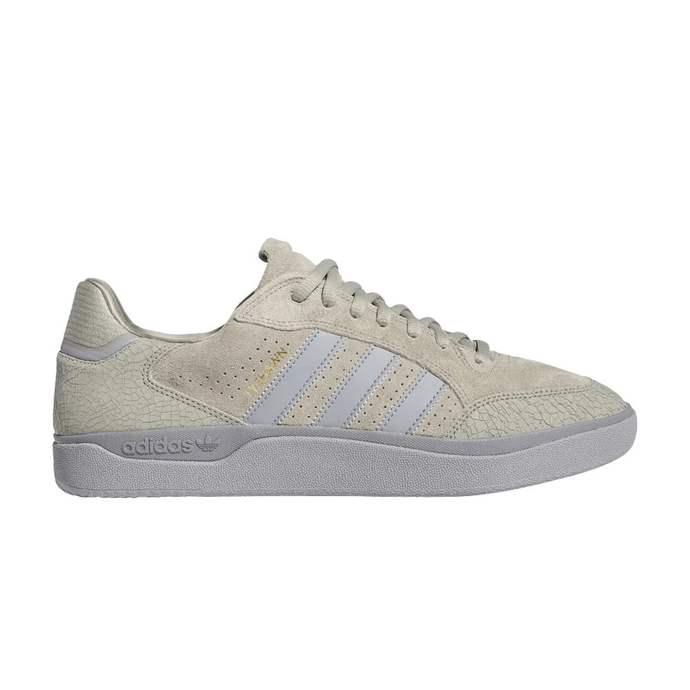 Krossovki-adidas-Tyshawn-Low-Silver-Pebble