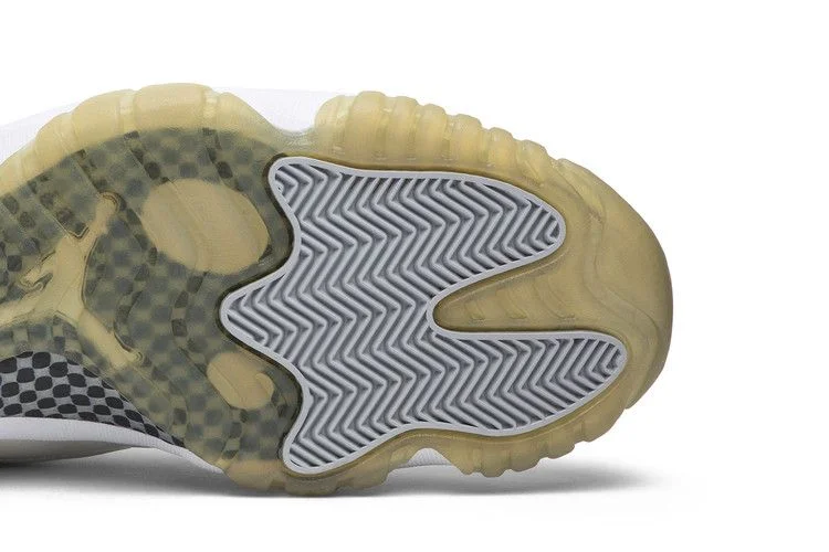 Krossovki-Air-Jordan-11-Retro-Low-White-Light-Zen-Grey-4