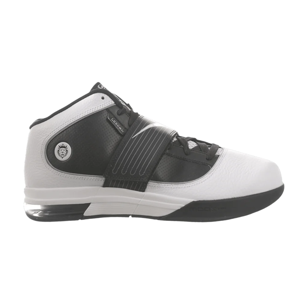 Krossovki-Nike-LeBron-Zoom-Soldier-4-TB-White-Black