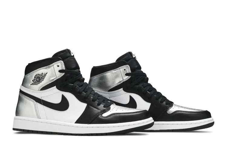 Krossovki-Wmns-Air-Jordan-1-Retro-High-OG-Silver-Toe-7