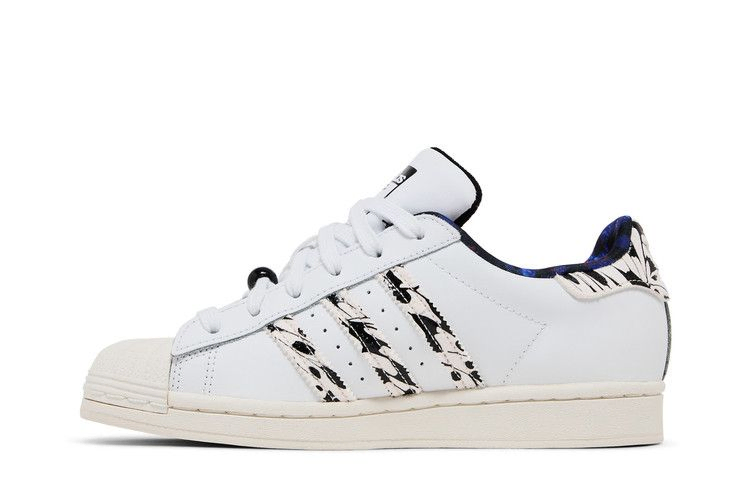 wmns-superstar-butterfly-gy6852_02