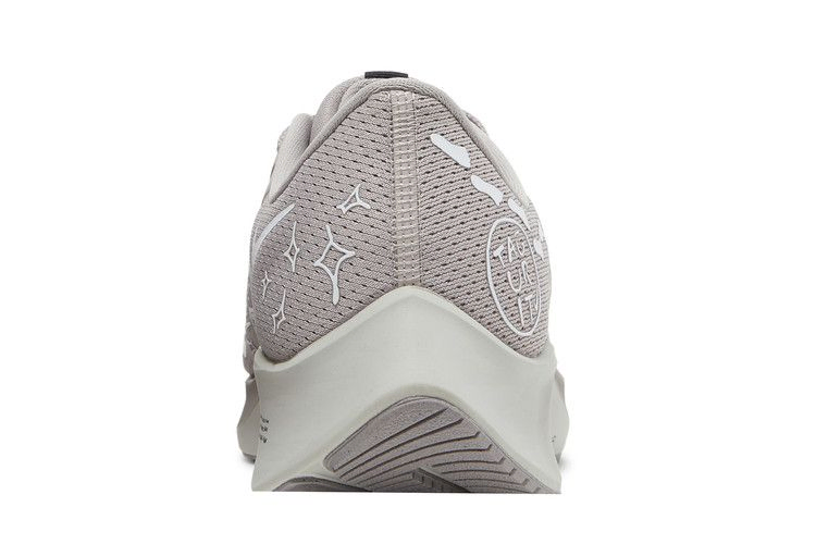 Кроссовки Nathan Bell x Nike Air Zoom Pegasus 38 A.I.R. 'Run To A Magical Place - College Grey'