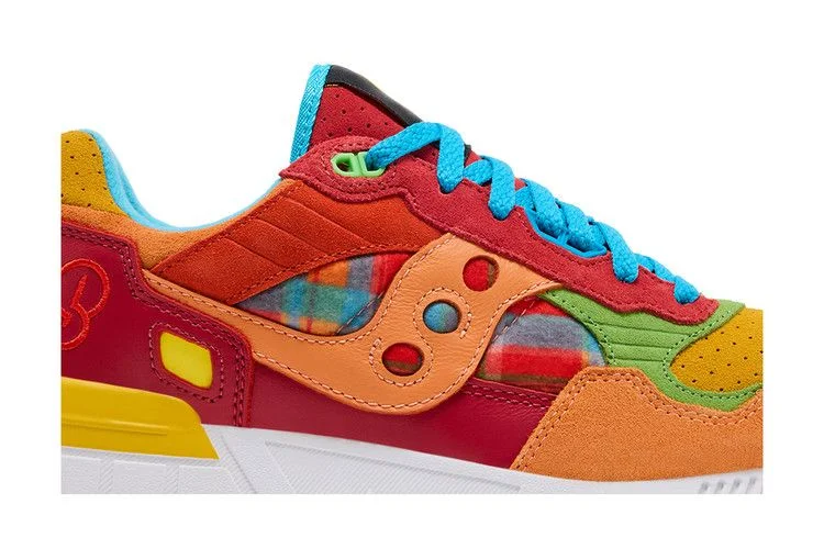 Krossovki-Bisso-x-Shadow-5000-Saucony-Friends-Bondamanjak-1