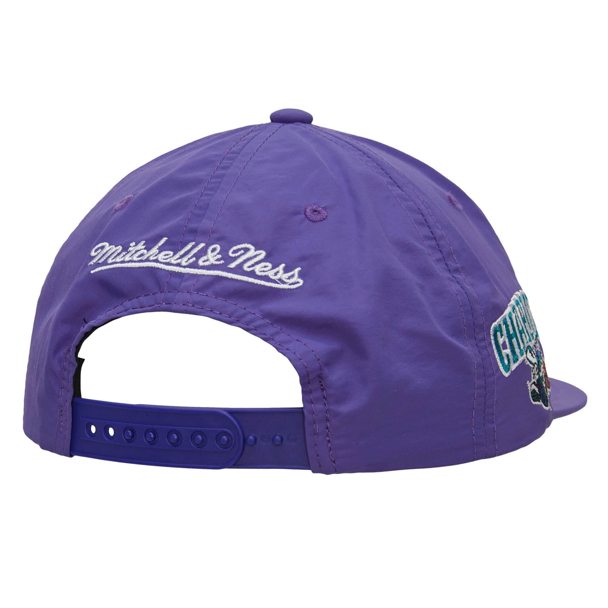 Mitchell-Ness-Nylon-Szn-Deadstock-Snapback-HWC-Charlotte-Hornets-Hat-1