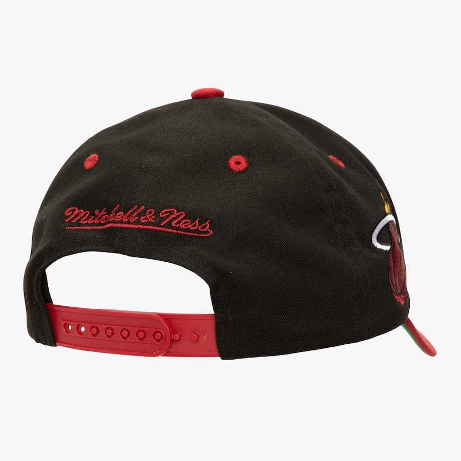 Бейсболка Mitchell & Ness Black Miami Heat Block Sweep Pro Adjustable Hat