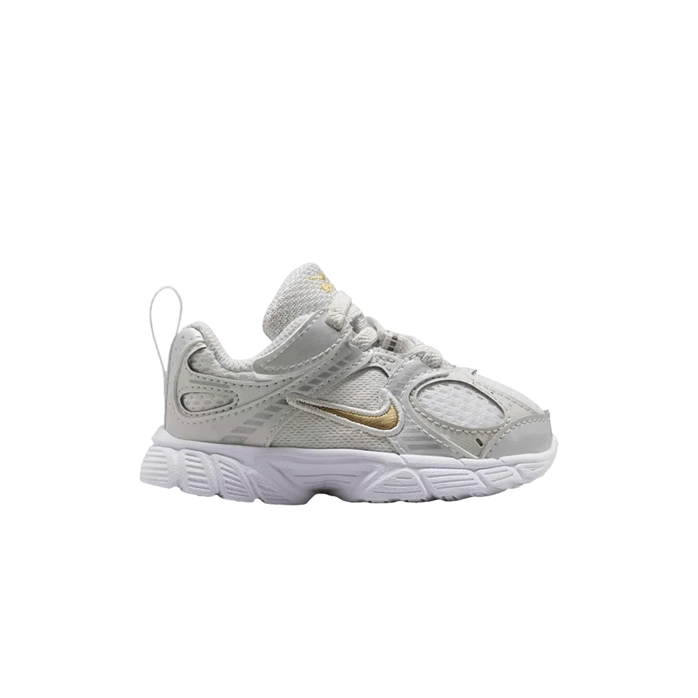 Krossovki-Nike-V5-RNR-TD-White-Metallic-Gold