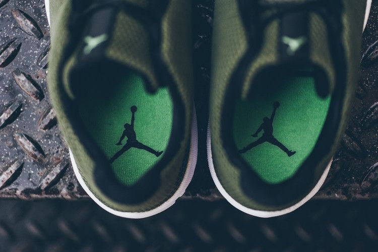 air-jordan-future-low-olive-718948-305_04