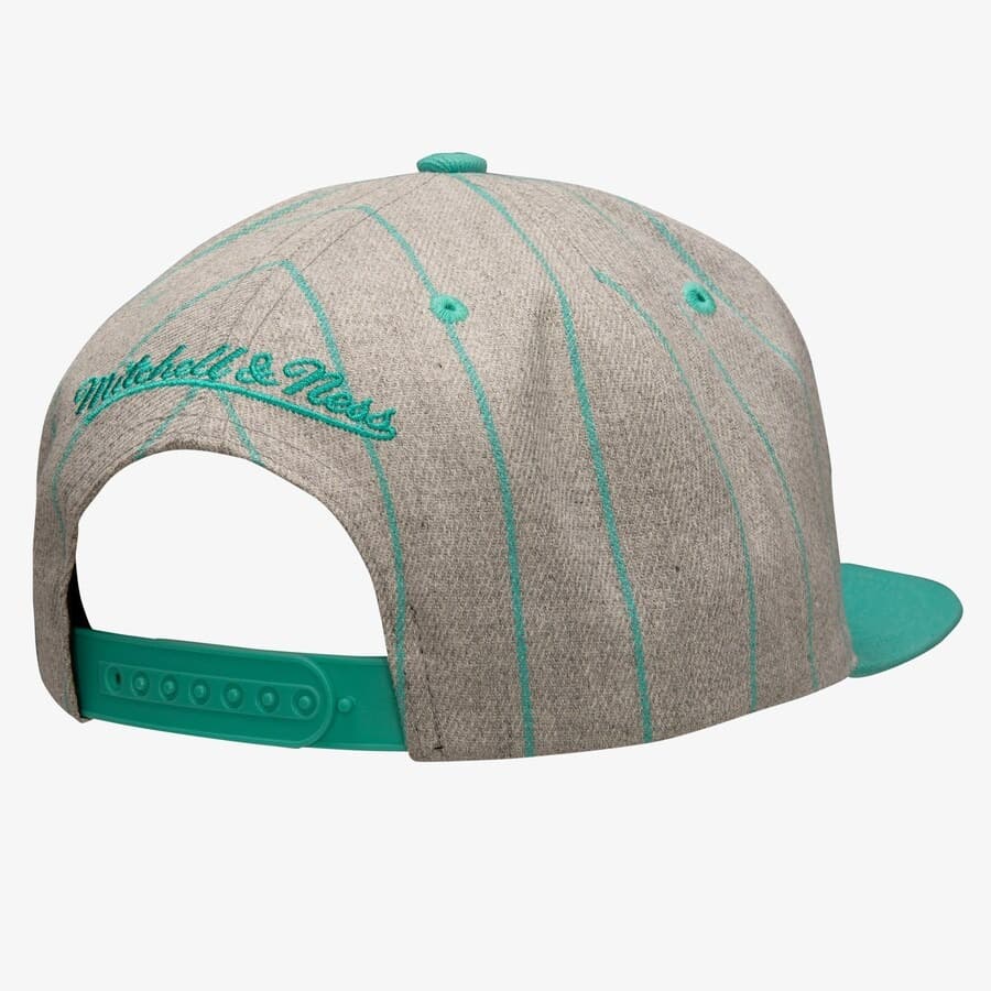 Бейсболка Mitchell & Ness Gray Vancouver Grizzlies Hardwood Classics Pin Pop Snapback Hat