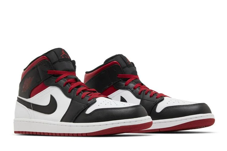 Krossovki-Air-Jordan-1-Mid-Gym-Red-Black-Toe-7