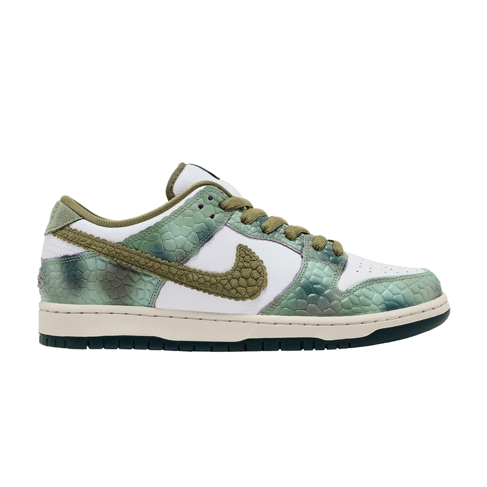 Krossovki-Alexis-Sablone-x-Nike-Dunk-Low-SB-Chameleon