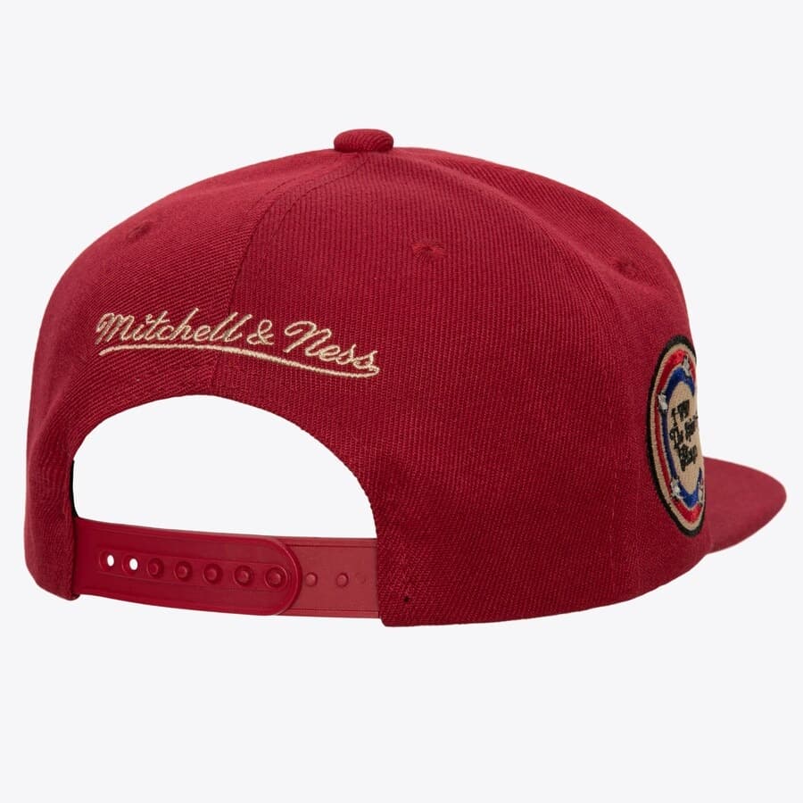 Бейсболка Mitchell & Ness Red Chicago Blackhawks With Love Snapback Hat