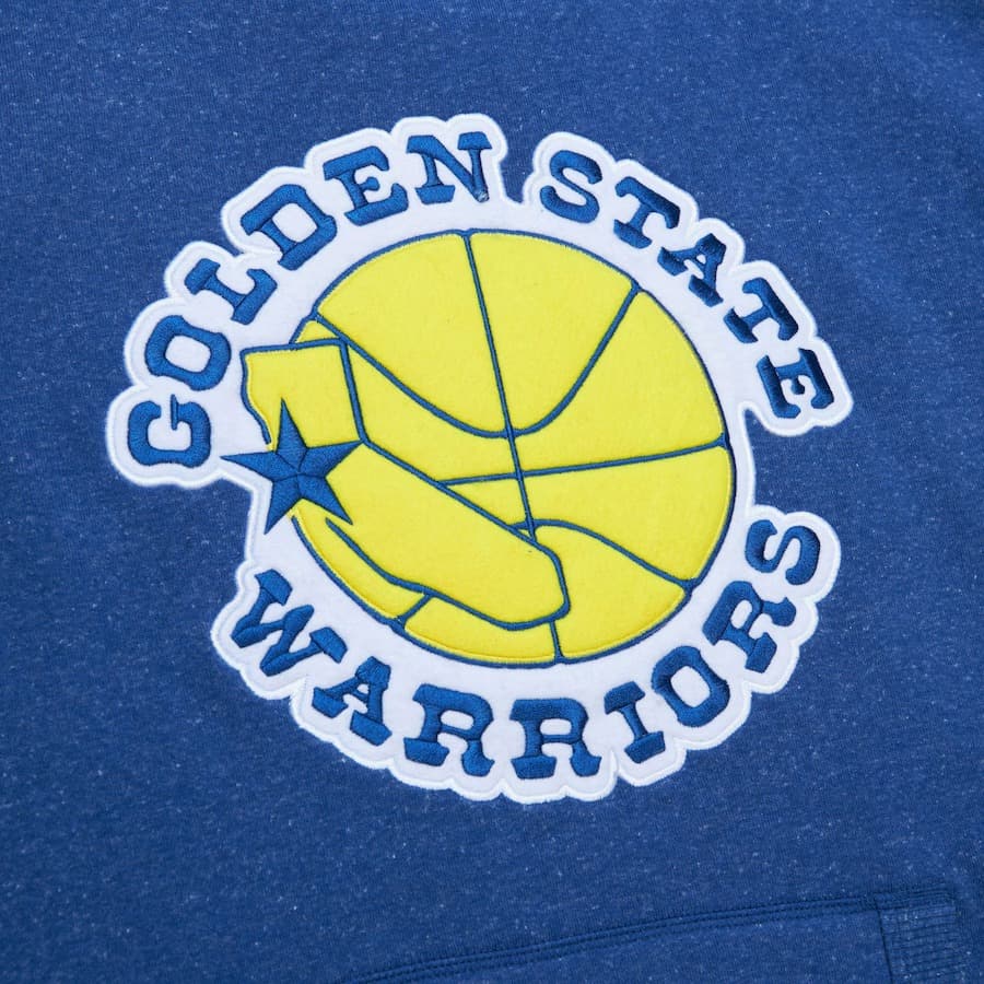 Худи Mitchell & Ness Royal Golden State Warriors Snow Washed Fleece Pullover Hoodie
