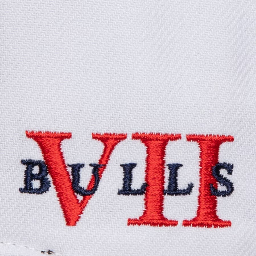 Бейсболка Mitchell & Ness White Chicago Bulls Core VII Snapback Hat