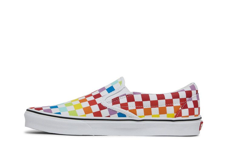 classic-slip-on-rainbow-checkerboard-vn0a3ut7u09_02