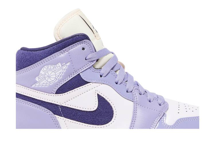 Кроссовки Wmns Air Jordan 1 Mid SE 'Sky J Purple'
