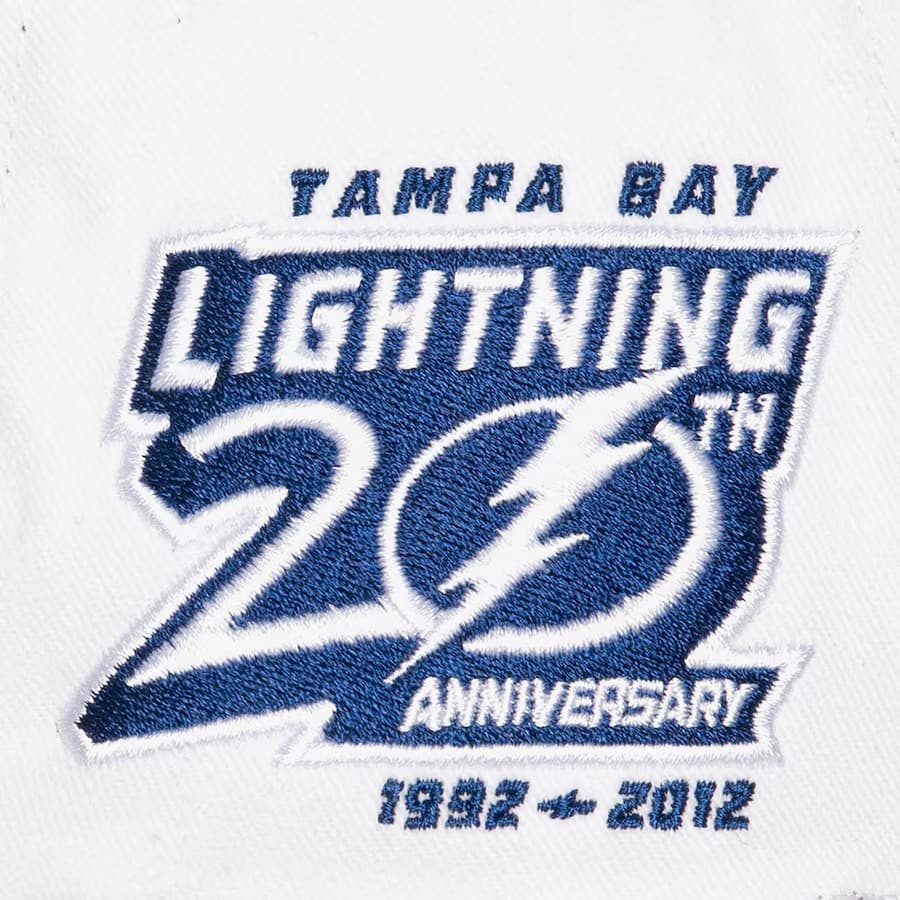 Бейсболка Mitchell & Ness White Tampa Bay Lightning Tail Sweep Pro Snapback Hat