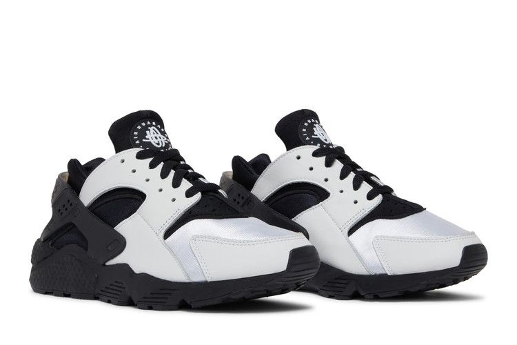 air-huarache-white-black-dd1068-109_07
