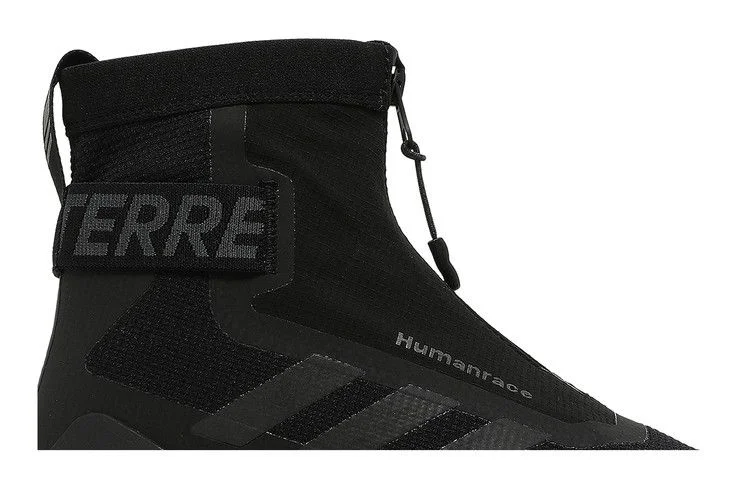 Кроссовки Pharrell x adidas Terrex Free Hiker Zip 'Triple Black'