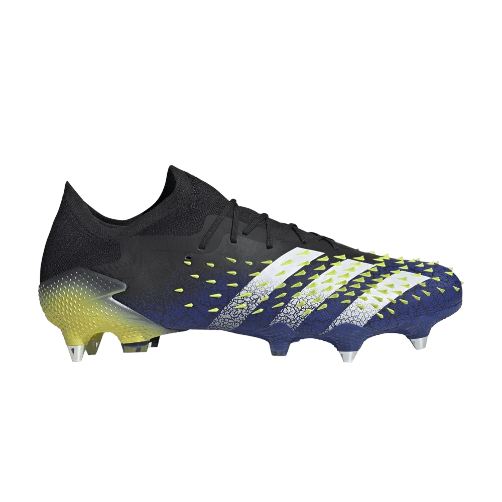 Krossovki-Adidas-Predator-Freak.1-SG-Demonskin-Black