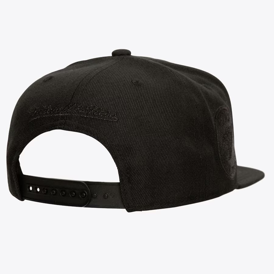 Mitchell-Ness-Black-Detroit-Red-Wings-Pearl-Snapback-Hat-1