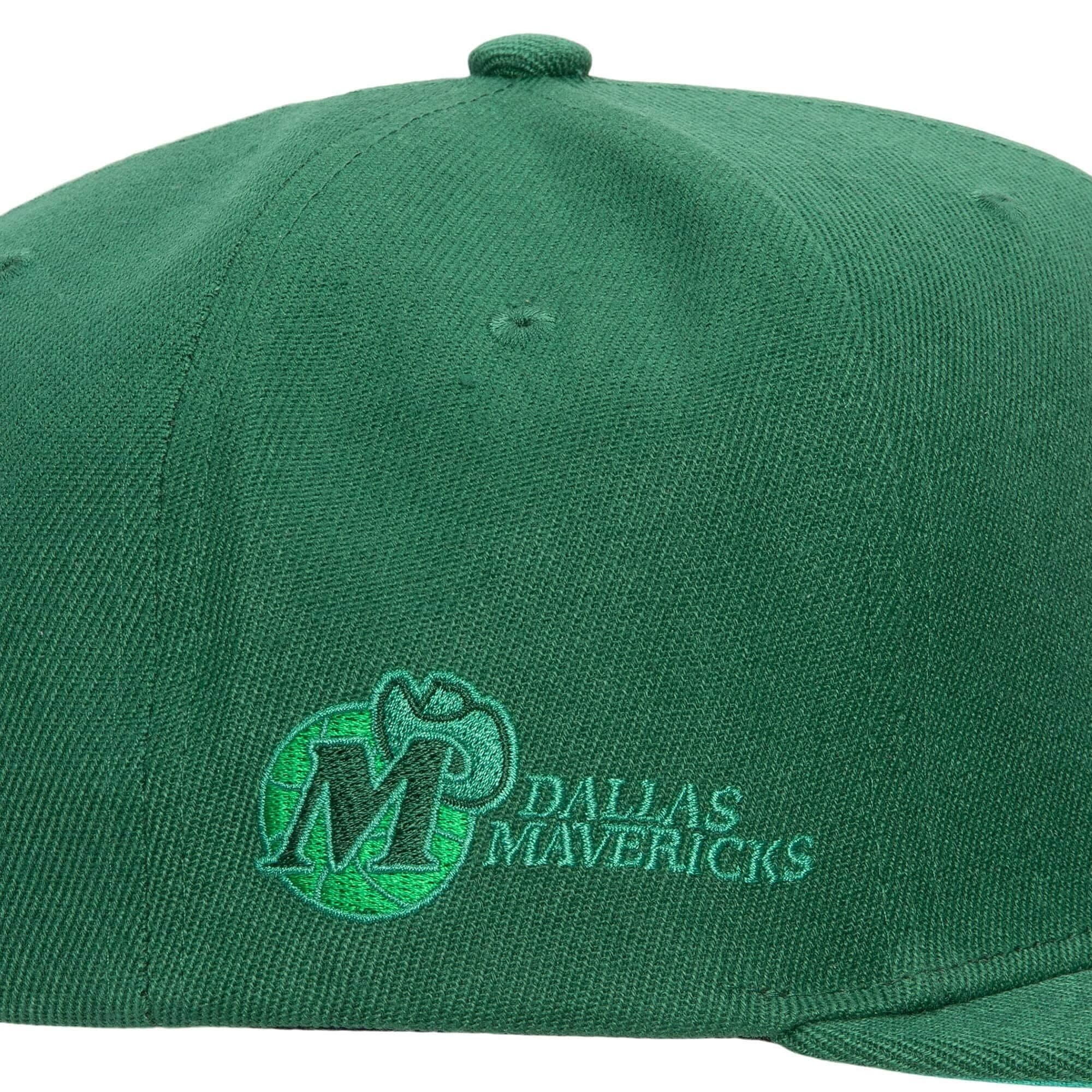 Mitchell-Ness-Monochromatic-Snapback-HWC-Dallas-Mavericks-Hat-2