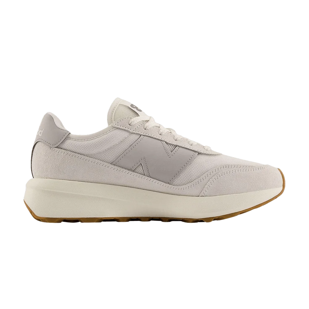 Krossovki-New-Balance-370-Ivory-Grey