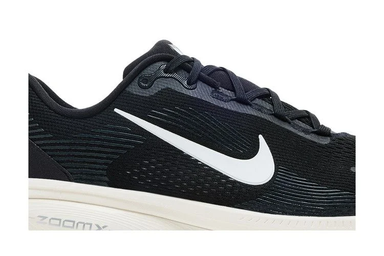 Кроссовки Nike Vomero 18 Extra Wide 'Black Coconut Milk'
