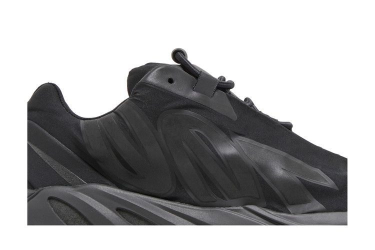 yeezy-boost-700-mnvn-triple-black-2024-fv4440-24_01