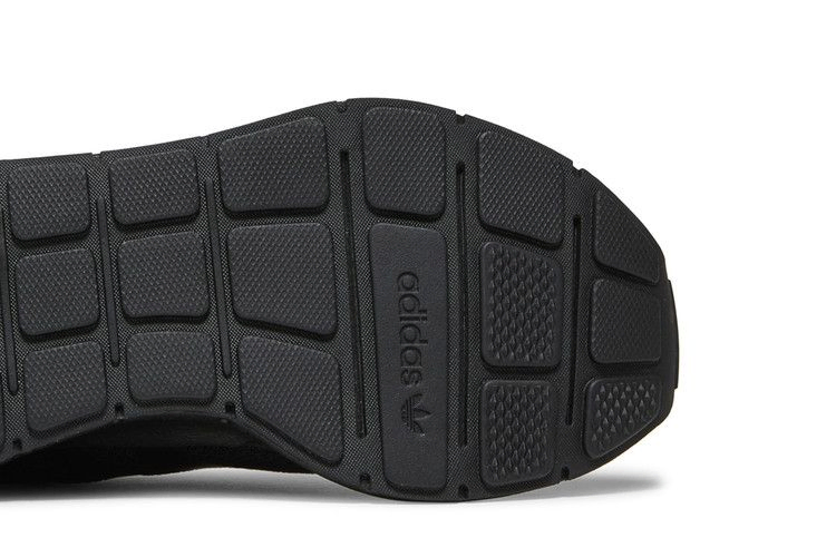 Кроссовки adidas Wmns Swift Run 'Triple Black'