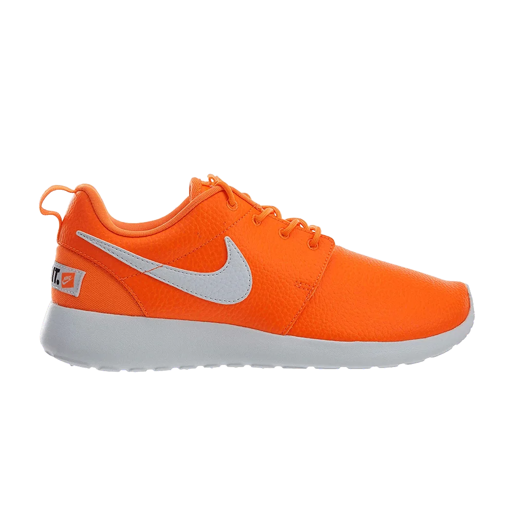 Krossovki-Nike-Wmns-Roshe-One-Premium-Total-Orange