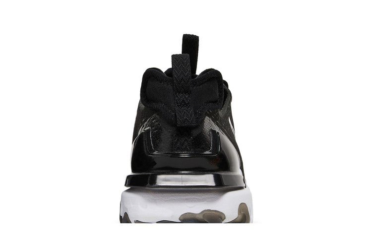 react-vision-black-cd4373-006_06